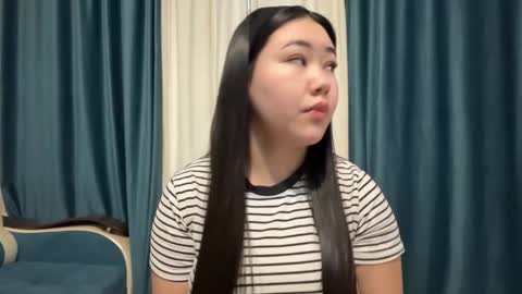 Snapshot of brandysveum chatting on 15, 12, 2025 Aypril online show from 15, 12, 2025