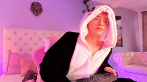   online show from 23, 12, 2024