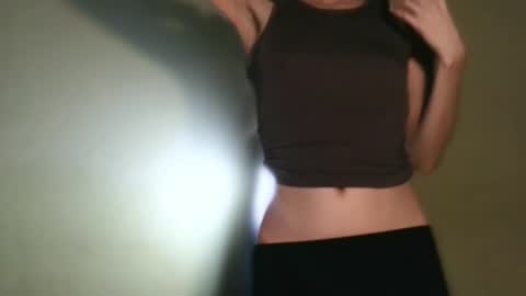 Snapshot of brattymuse chatting on 12, 11, 2025 Evelyn . online show from 12, 11, 2025