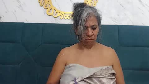 BRENDA VELASQUEZ online show from 23, 11, 2025