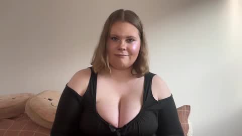 Snapshot of briannakiss21 chatting on 14, 11, 2025 Brianna online show from 14, 11, 2025