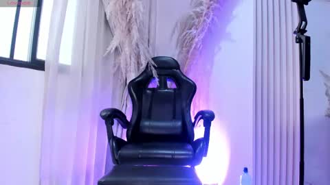 Snapshot of bridgetrodriguez chatting on 14, 11, 2025 online show from 14, 11, 2025