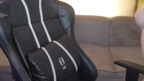 Snapshot of bright_diamonds_054 chatting on 19, 2, 2026 Diamonds Girls online show from 19, 2, 2026