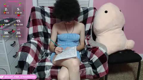 Snapshot of bright_pink_strawberry chatting on 4, 12, 2025 Strawberry online show from 4, 12, 2025