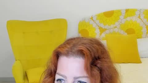 Snapshot of britishmilfpenelope chatting on 2, 12, 2025 Penelope online show from 2, 12, 2025