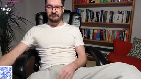 Snapshot of britishpoet chatting on 5, 12, 2024 Callum online show from 5, 12, 2024