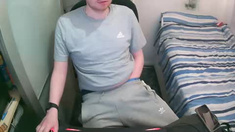 Snapshot of britishtom93 chatting on 14, 11, 2025 British Tom online show from 14, 11, 2025