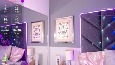 brittany 25 years old  happy as a worm  online show from 17, 12, 2024