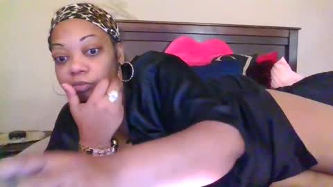 Snapshot of brownroundrenee chatting on 5, 7, 2026 brownroundrenee online show from 5, 7, 2026
