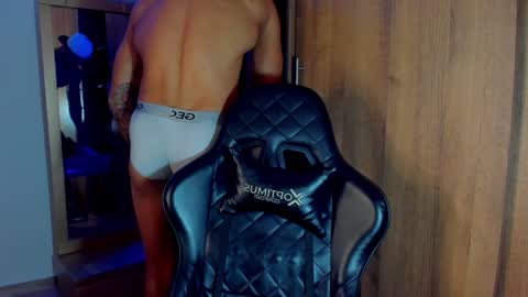 Snapshot of bryan_boy_ chatting on 13, 12, 2024 bryan online show from 13, 12, 2024