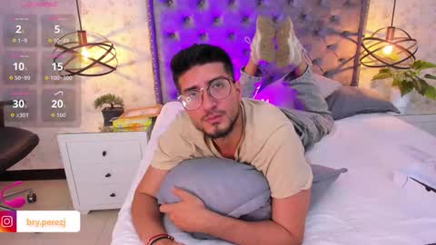 Snapshot of bryperez chatting on 9, 11, 2025 bry online show from 9, 11, 2025