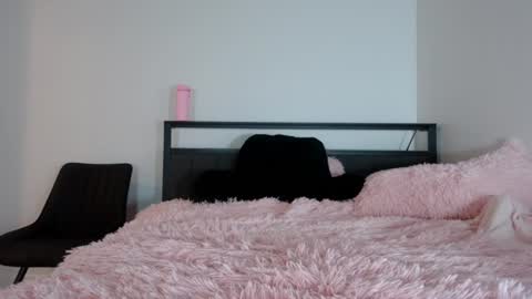 Queen Lola XXX online show from 23, 6, 2026