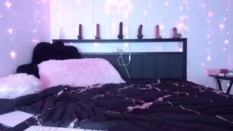 Queen Lola XXX online show from 11, 7, 2026