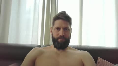 bubblebee1982 online show from 28, 2, 2025