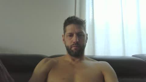 bubblebee1982 online show from 13, 9, 2025