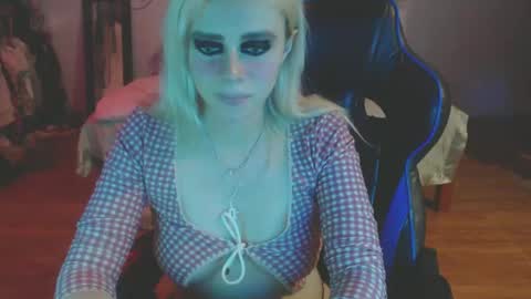 Isabella but call me isa  online show from 19, 12, 2024