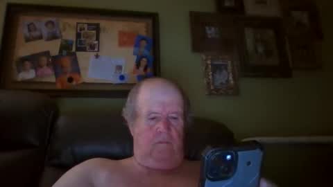 Snapshot of bullfrogg5050 chatting on 15, 10, 2025 bullfrogg5050 online show from 15, 10, 2025