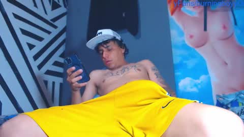 Snapshot of burningboyy chatting on 25, 10, 2025 independiente online show from 25, 10, 2025