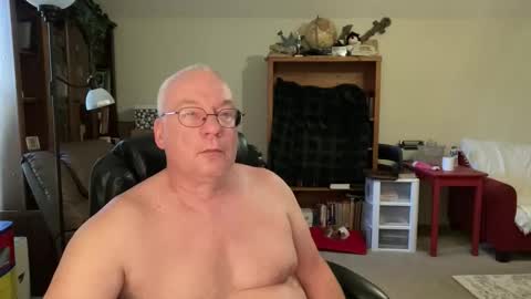 bustyballs100 online show from 5, 12, 2025