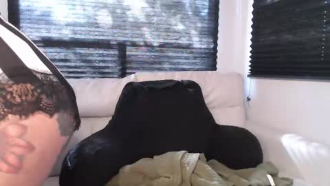 butterfly booty online show from 24, 9, 2025