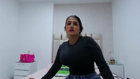 Snapshot of c_fox_ chatting on 30, 10, 2025 Carolina online show from 30, 10, 2025