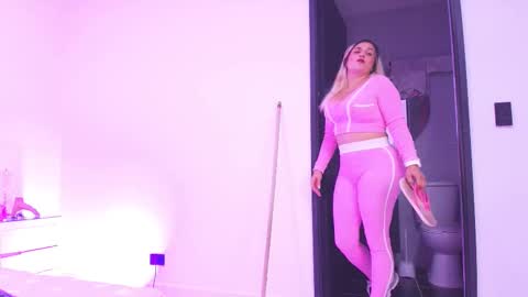 Snapshot of c_fox_ chatting on 1, 11, 2025 Carolina online show from 1, 11, 2025