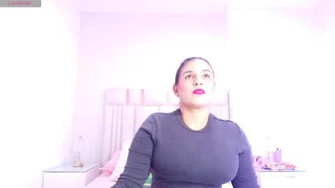 Snapshot of c_fox_ chatting on 5, 11, 2025 Carolina online show from 5, 11, 2025