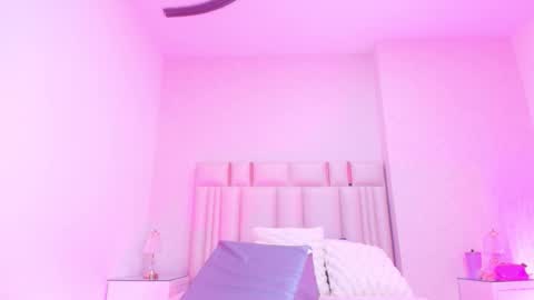 Snapshot of c_fox_ chatting on 15, 11, 2025 Carolina online show from 15, 11, 2025