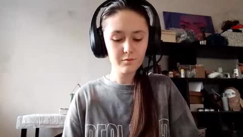 Snapshot of caitlynvuono chatting on 14, 12, 2025 Sara online show from 14, 12, 2025