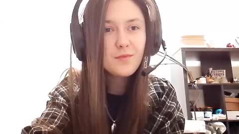 Snapshot of caitlynvuono chatting on 15, 12, 2025 Sara online show from 15, 12, 2025