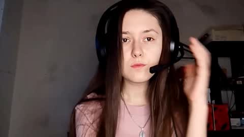 Snapshot of caitlynvuono chatting on 20, 12, 2025 Sara online show from 20, 12, 2025