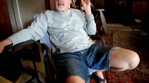 Snapshot of cali1962 chatting on 19, 2, 2025 Cal online show from 19, 2, 2025