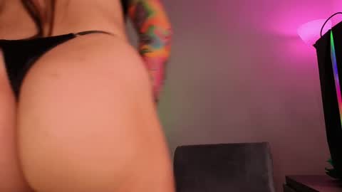         MON - FRI 7  pm - 12 am  online show from 19, 4, 2026