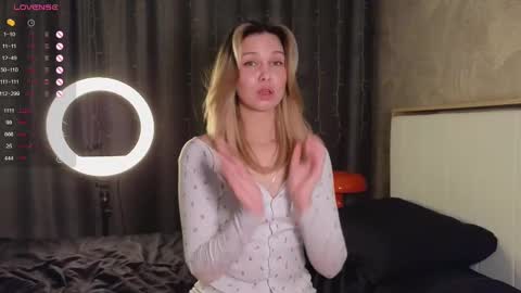 Snapshot of call__me_mommy_ chatting on 20, 2, 2025 Nancy Please thumbs up me online show from 20, 2, 2025