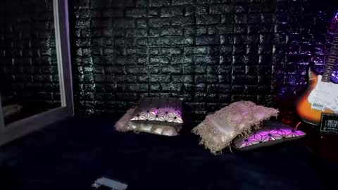 calliope_dark online show from 4, 1, 2025