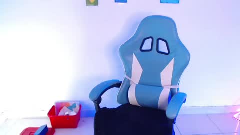 callmebluee online show from 16, 4, 2026