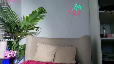 Mia online show from 4, 3, 2026