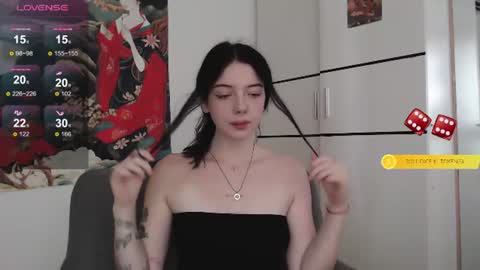 Snapshot of calmlilly chatting on 17, 7, 2026 Lilly online show from 17, 7, 2026