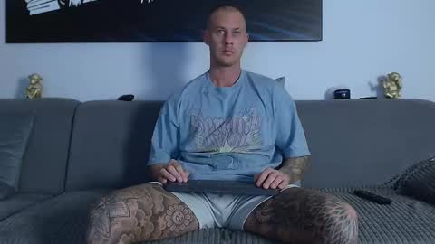 Snapshot of calvinhunt69 chatting on 4, 1, 2025 Calvin online show from 4, 1, 2025