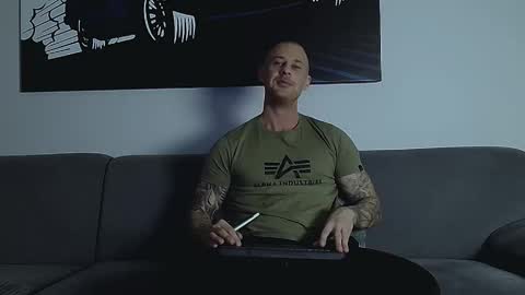 Snapshot of calvinhunt69 chatting on 23, 11, 2025 Calvin online show from 23, 11, 2025