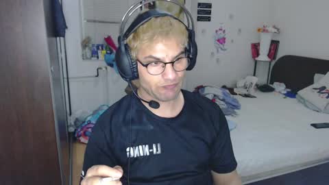 Snapshot of calvinjohnlad chatting on 8, 3, 2025 Calvinjohnlad online show from 8, 3, 2025