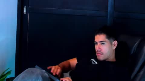 Snapshot of camara110 chatting on 4, 1, 2025 camara110 online show from 4, 1, 2025