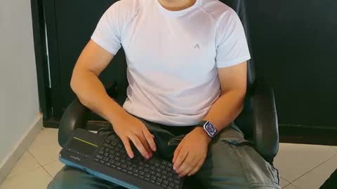 Snapshot of camara110 chatting on 28, 1, 2025 camara110 online show from 28, 1, 2025