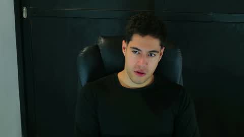 Snapshot of camara110 chatting on 8, 2, 2025 camara110 online show from 8, 2, 2025