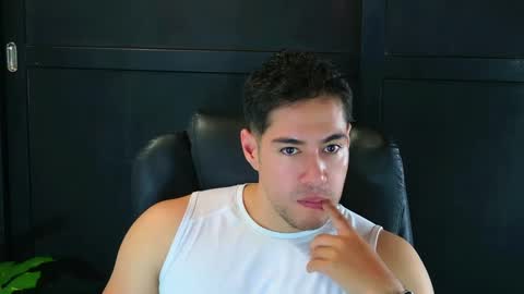 Snapshot of camara110 chatting on 6, 3, 2025 camara110 online show from 6, 3, 2025