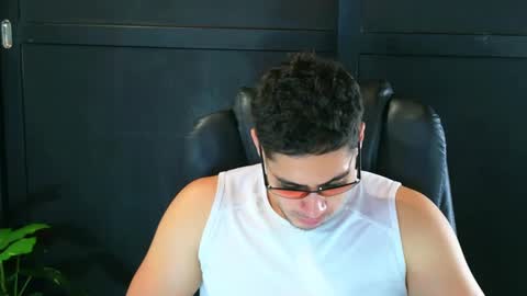 Snapshot of camara110 chatting on 6, 3, 2025 camara110 online show from 6, 3, 2025