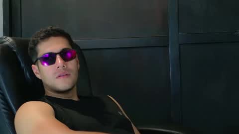 Snapshot of camara110 chatting on 12, 9, 2025 camara110 online show from 12, 9, 2025