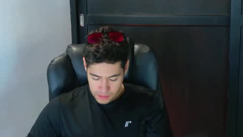 Snapshot of camara110 chatting on 1, 10, 2025 camara110 online show from 1, 10, 2025