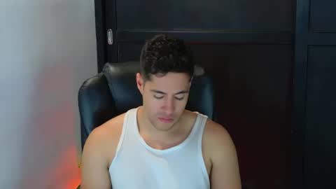 Snapshot of camara110 chatting on 15, 10, 2025 camara110 online show from 15, 10, 2025