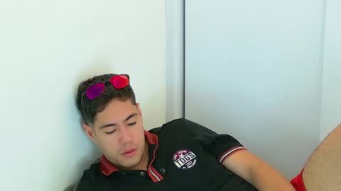 Snapshot of camara110 chatting on 12, 11, 2025 camara110 online show from 12, 11, 2025